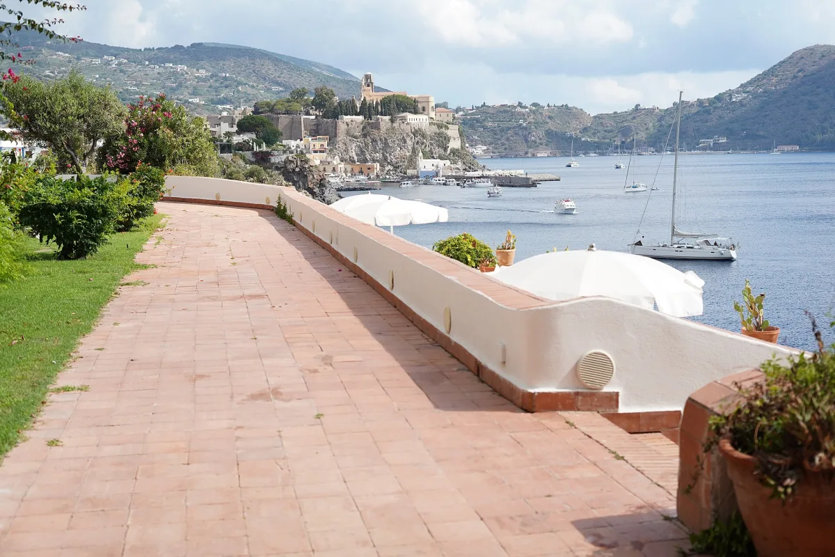 Come arrivare a Lipari: guida pratica 2026 da aeroporti e città